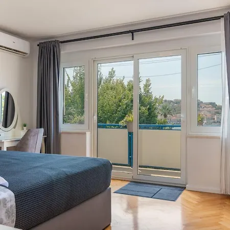 Luxury View Apartment *